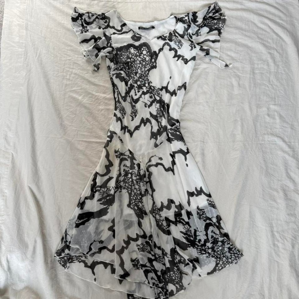 y2k black white abstract floral print midi dress ruffle sleeves asymmetrical hem